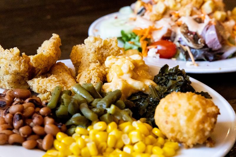 Fried Chicken And Southern Sides Keep The Everyday Buffet Grounded