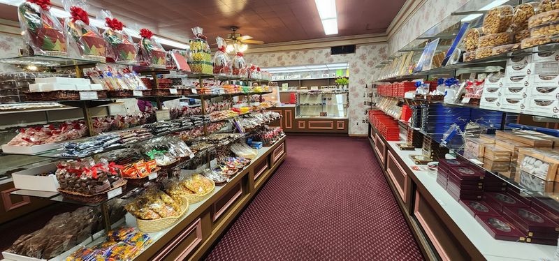 Plan Your Visit Around Hours, Parking, And Big Orders