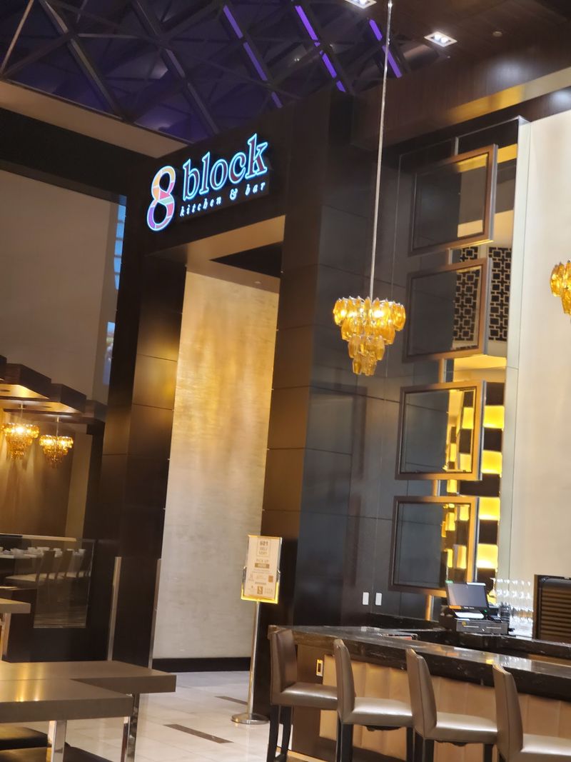 8 Block Kitchen & Bar