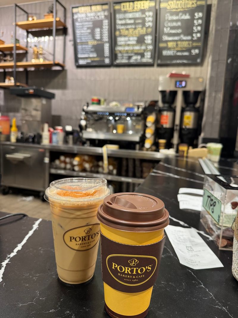 Smoothies, Lattes, and Café Sips