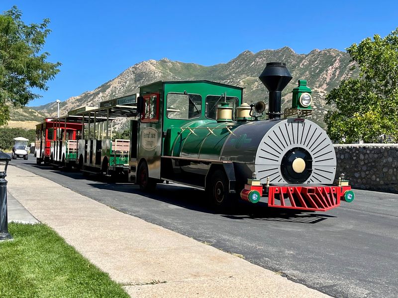 Train Rides Help Visitors See The Scale