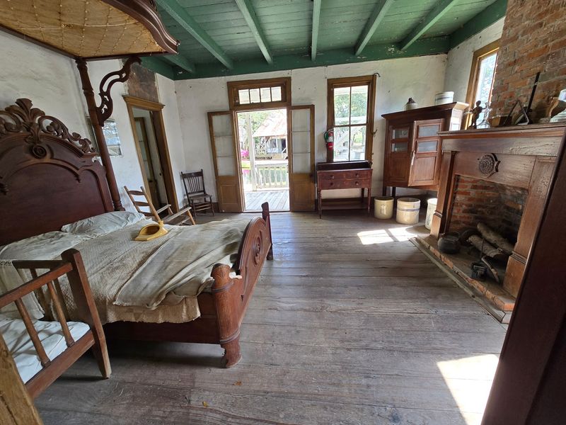 Artifacts, architecture, and close-up details