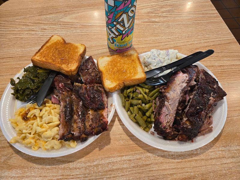 Why This Roadside Gem Earns the Detour