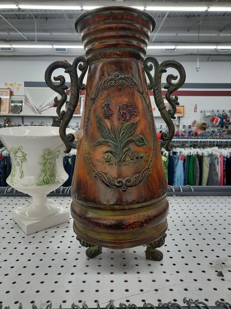 Vintage corners and treasure-hunt appeal