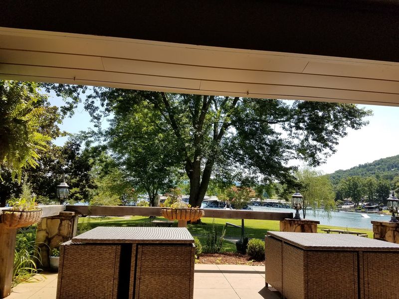 The Oaks Lakeside Kitchen