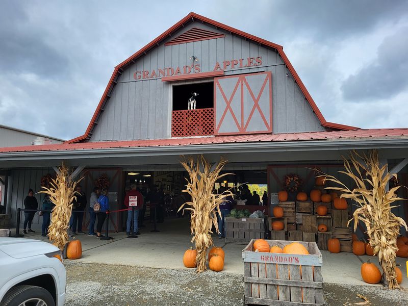 Grandad's Apples, Hendersonville