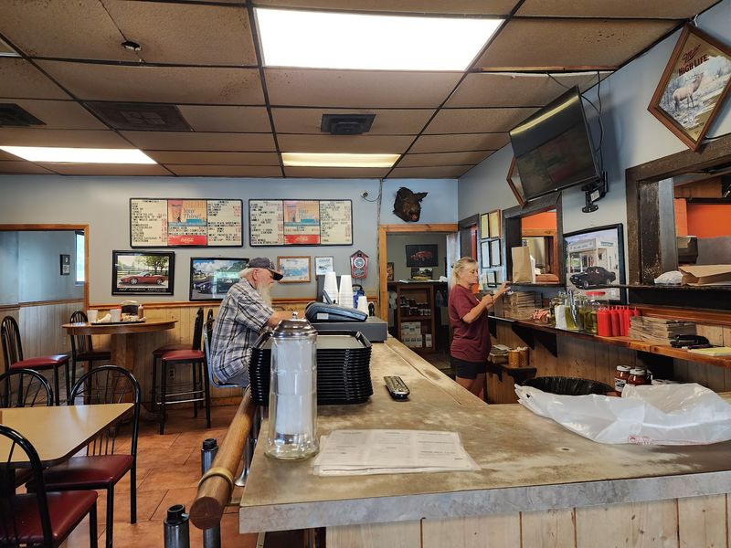 Wyandot Barbeque: Old-School Comfort With A Loyal Following