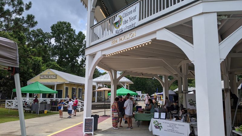 Browse The Sunday Art And Farmers Market