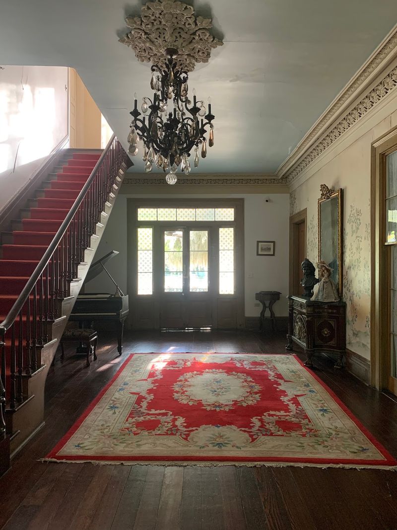 Pay Attention To The Staircase Story