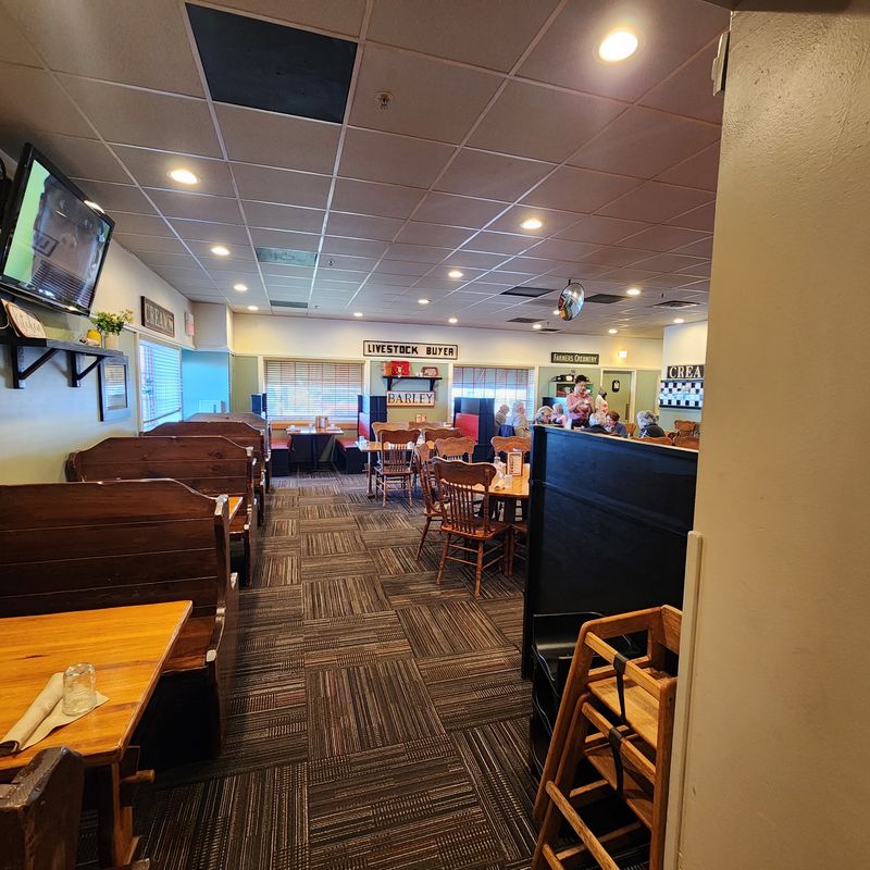 Gramma's Kitchen & Checkered Flag, Walcott