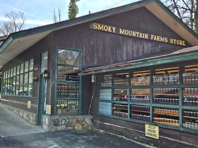 Daily Hours Make This An Easy Gatlinburg Add-On