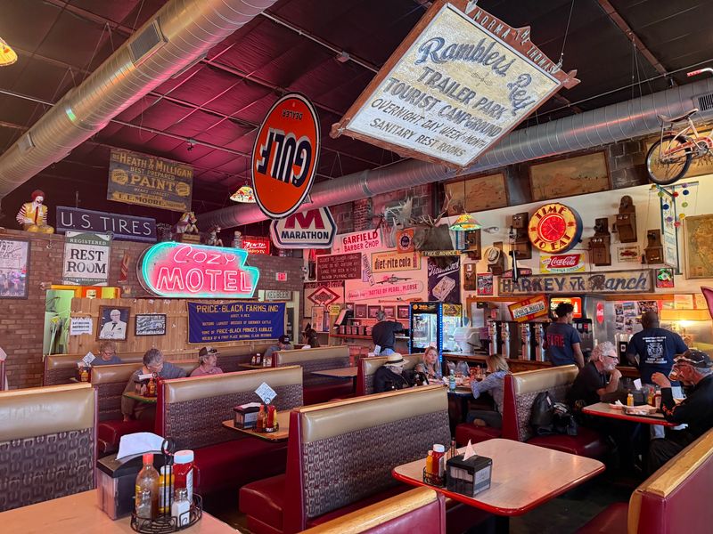 Sparky's Burgers, BBQ & Espresso, Hatch