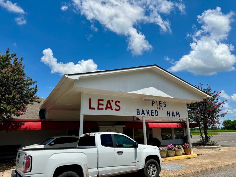 Lea’s Lunchroom, Lecompte, LA