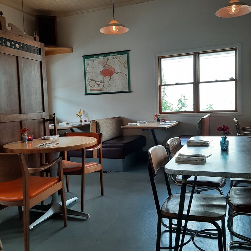 Cafe Mir, Fertile