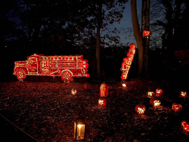 Van Cortlandt Manor Gives The Glow A Historic Setting