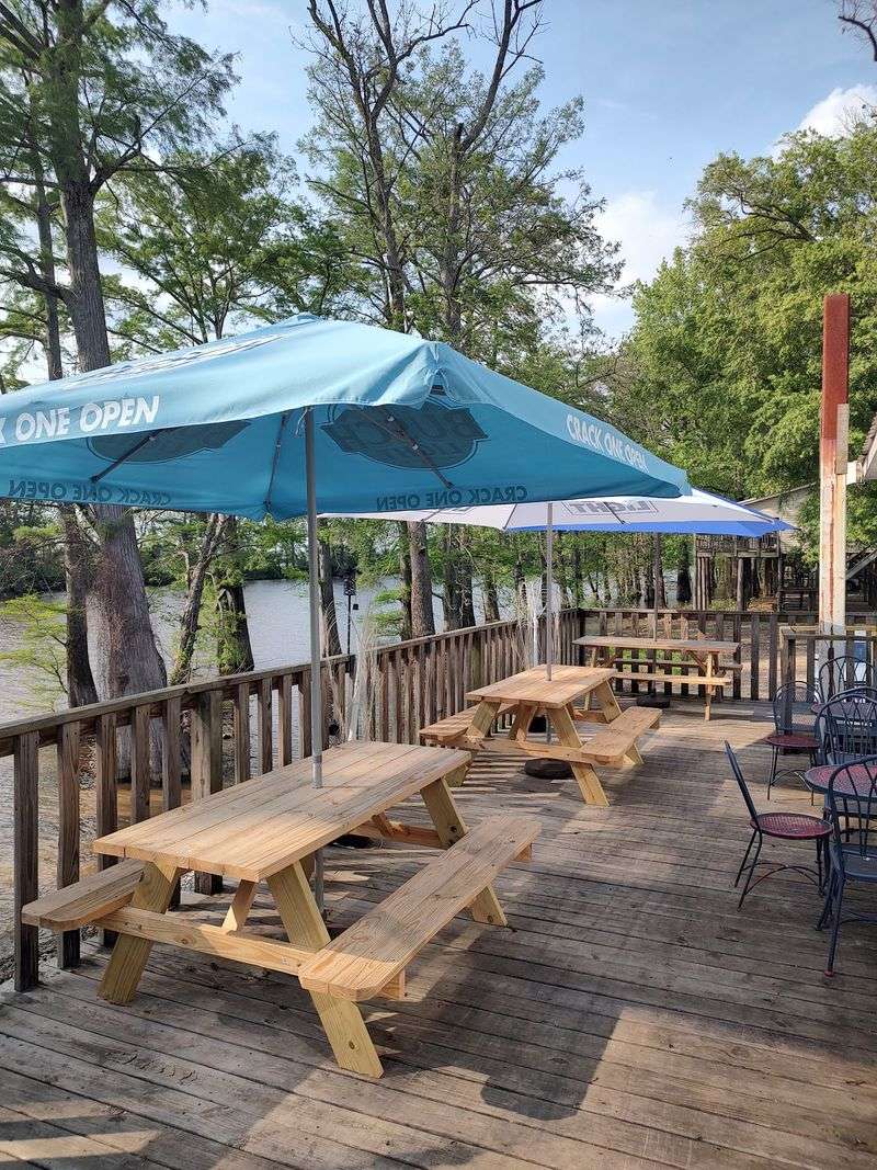 Chisholm Lake Store