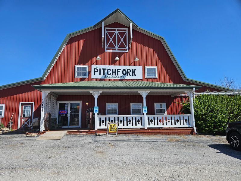 The Pitchfork Café, Donnellson