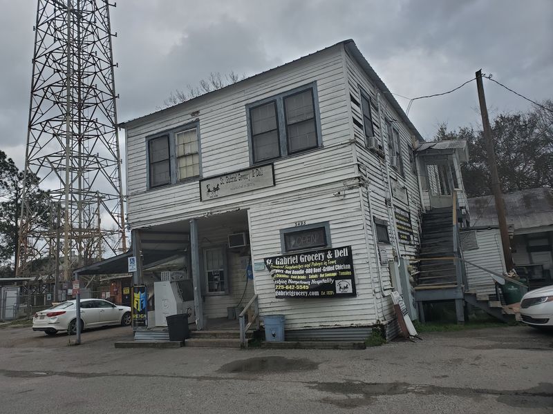 River Road Puts The Old Store Right In Your Path