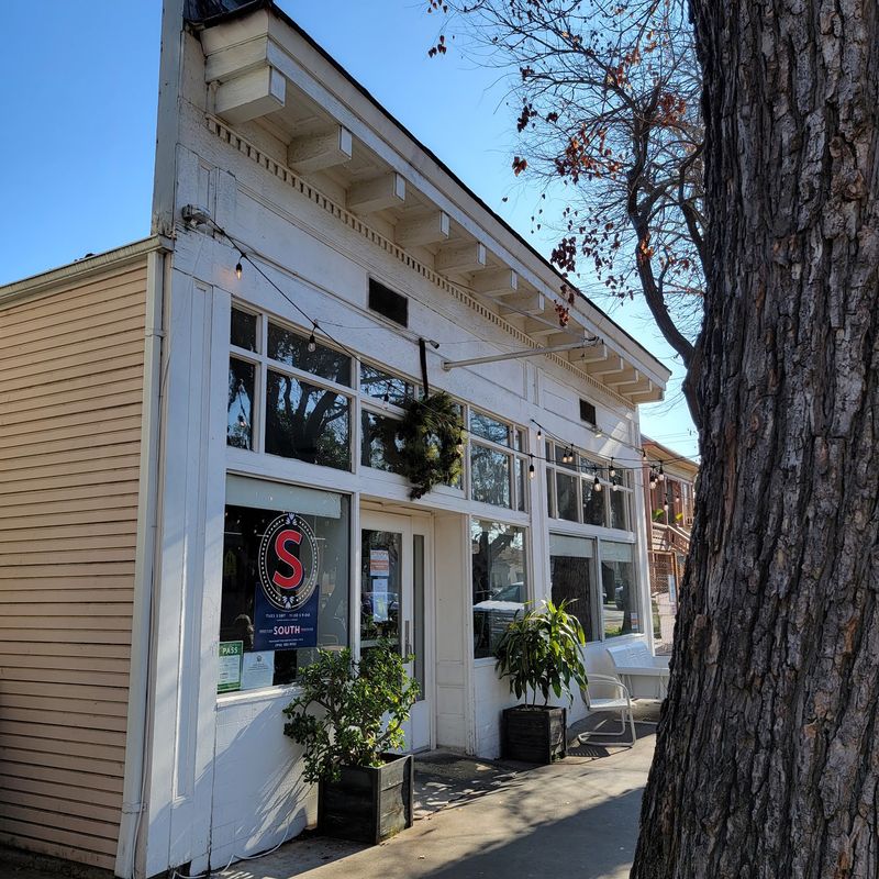 A Soul Food Nook Near the Capitol