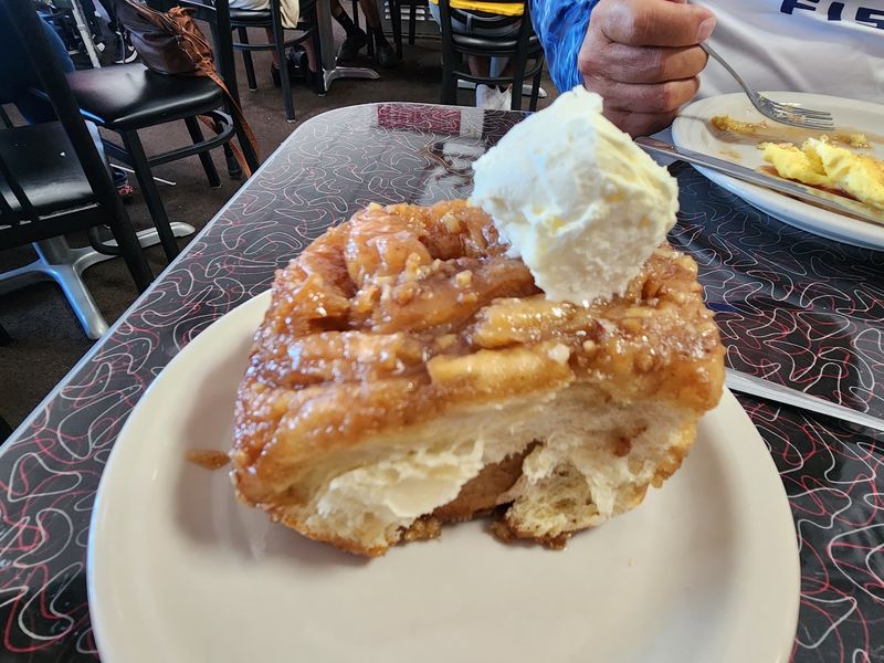 Fresh-Baked Cinnamon Rolls Can Rewrite The Order