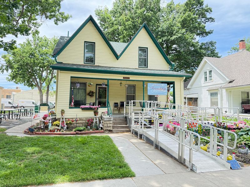 Friendship House Serves Old-World Warmth