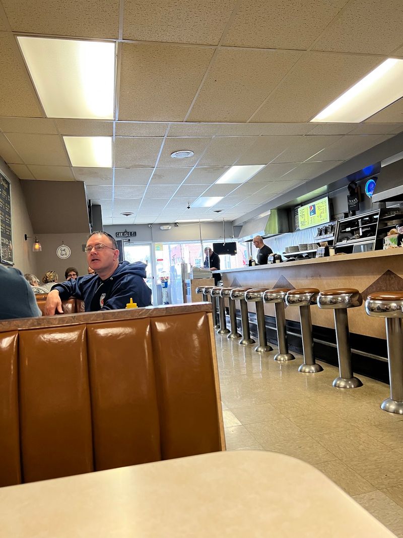Mom-and-Pop Atmosphere for Nostalgic Appetites