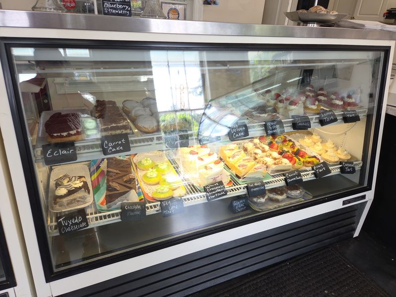 A pastry case with range
