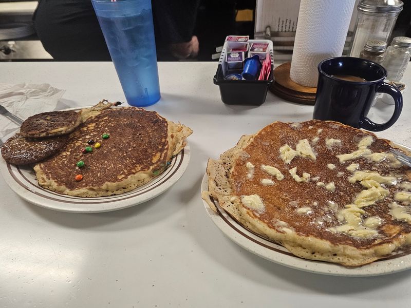 The Lou's Diner, Perry