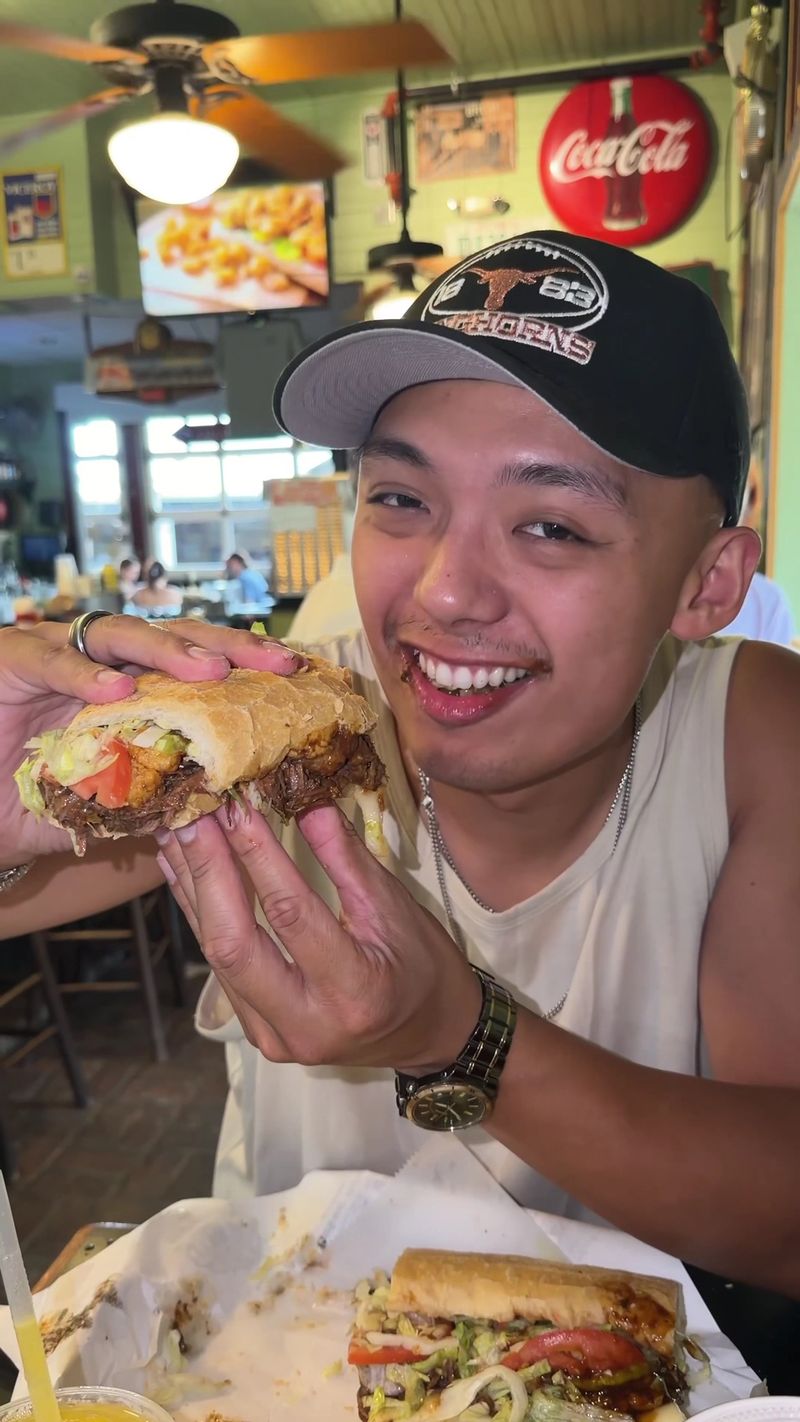 A po' boy stop that earns the detour