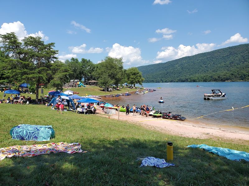 Seven Points Beach at Raystown Lake, Hesston