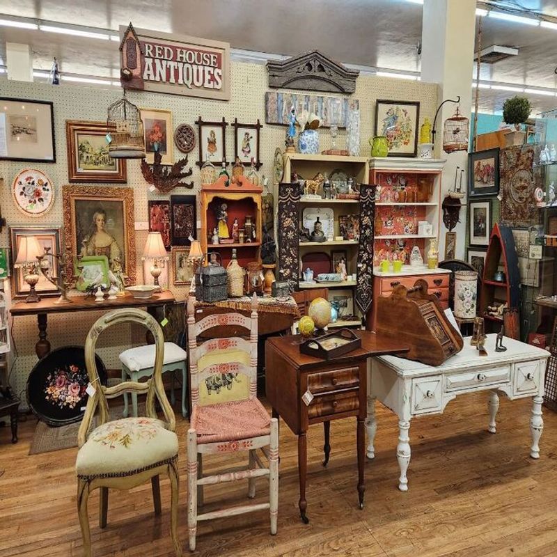 Dozens Of Booths Create New Scenes