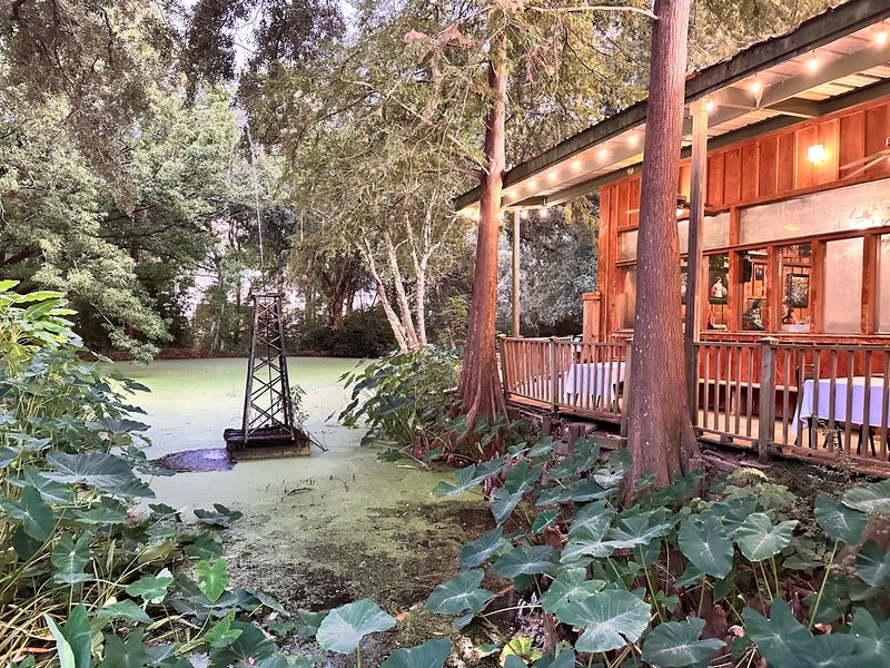 Poor Boy’s Riverside Inn