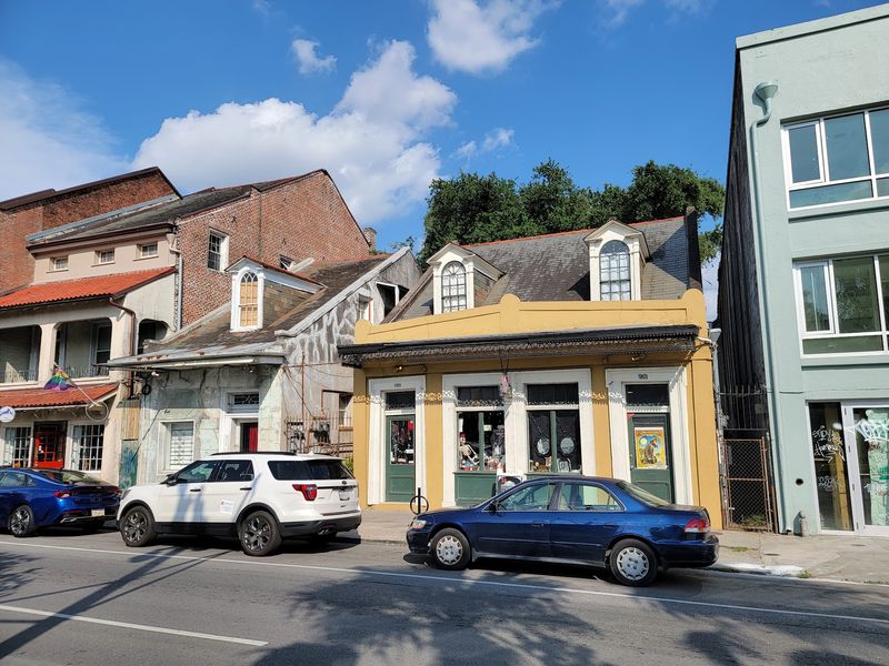 Pay Attention To The Courtyard And Outbuildings
