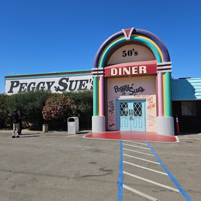 Peggy Sue's 50's Diner, Yermo