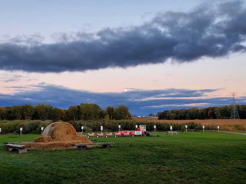 Fruit Ridge Hayrides Turns The Scenery Into Part Of The Stop