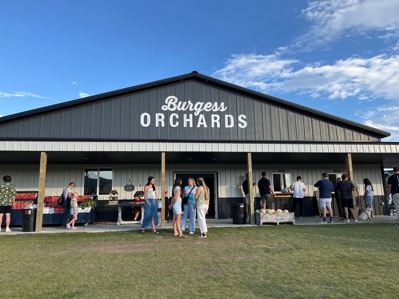 Burgess Orchards, Alpine
