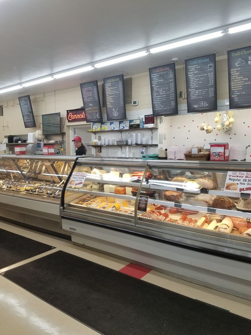 A Deli Counter That Keeps People Loyal