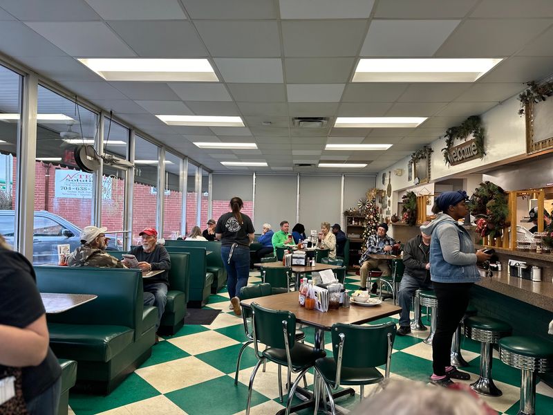 A Family-Run Room Full of Regulars