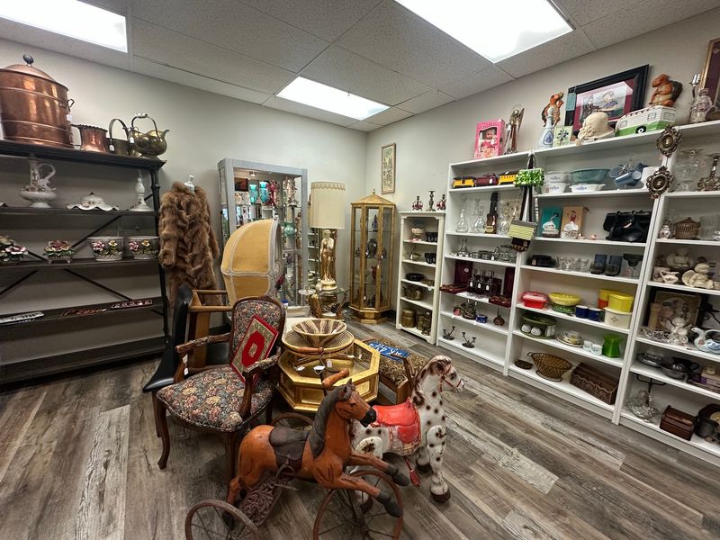 Hemingways Antique Mall, South Salt Lake