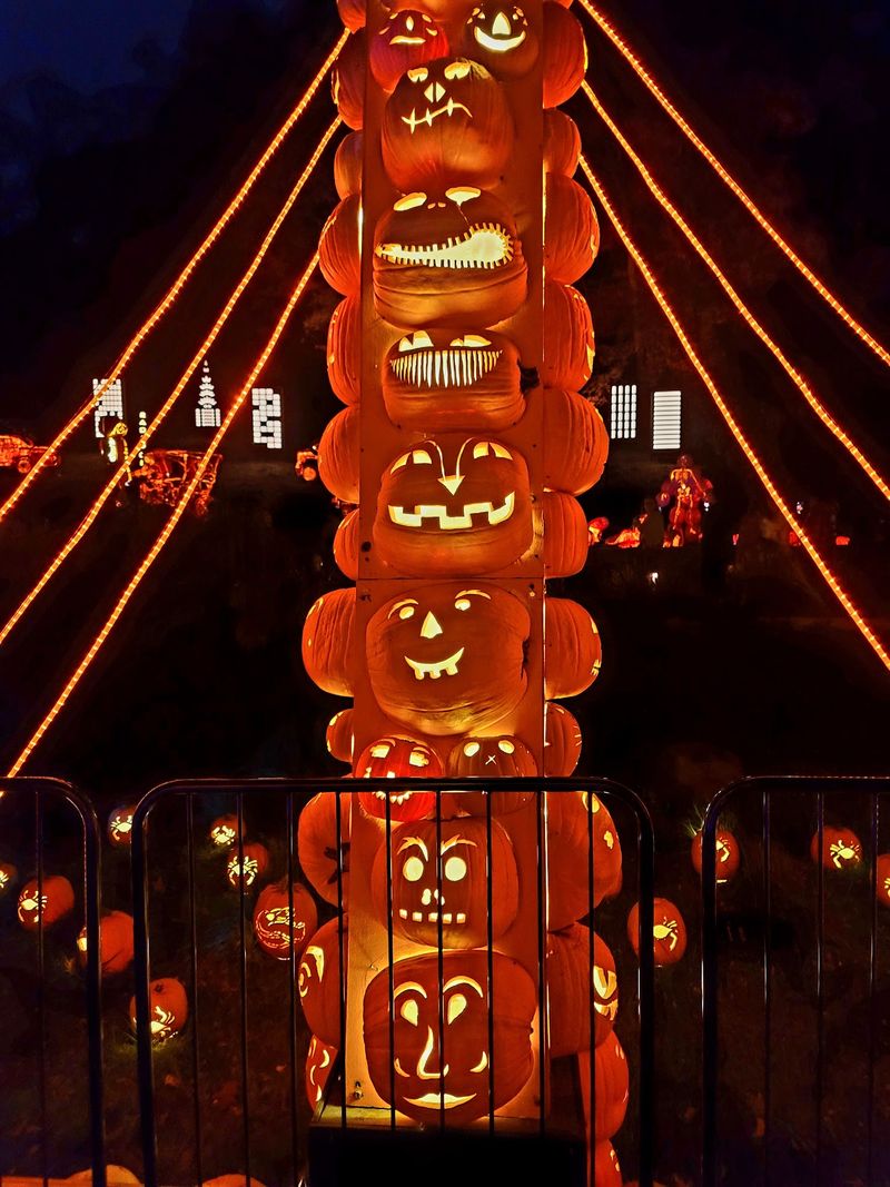 Lighting, Sound And Projections Change The Mood