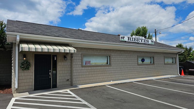 The Small-Town Steakhouse Format Stays Straightforward