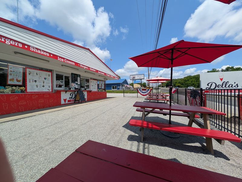 Della's Frozen Custard