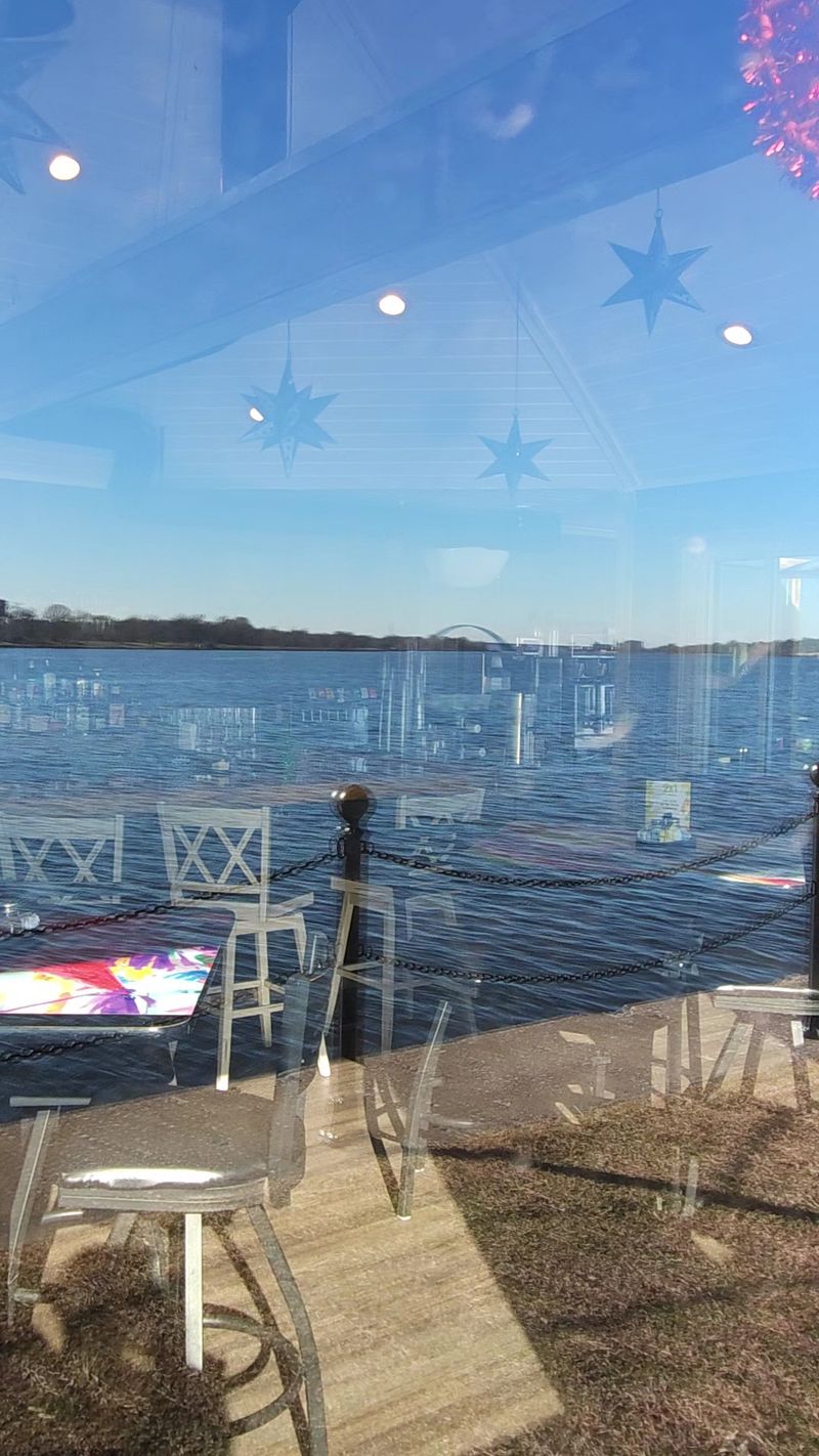 D' Lua on the River, Davenport