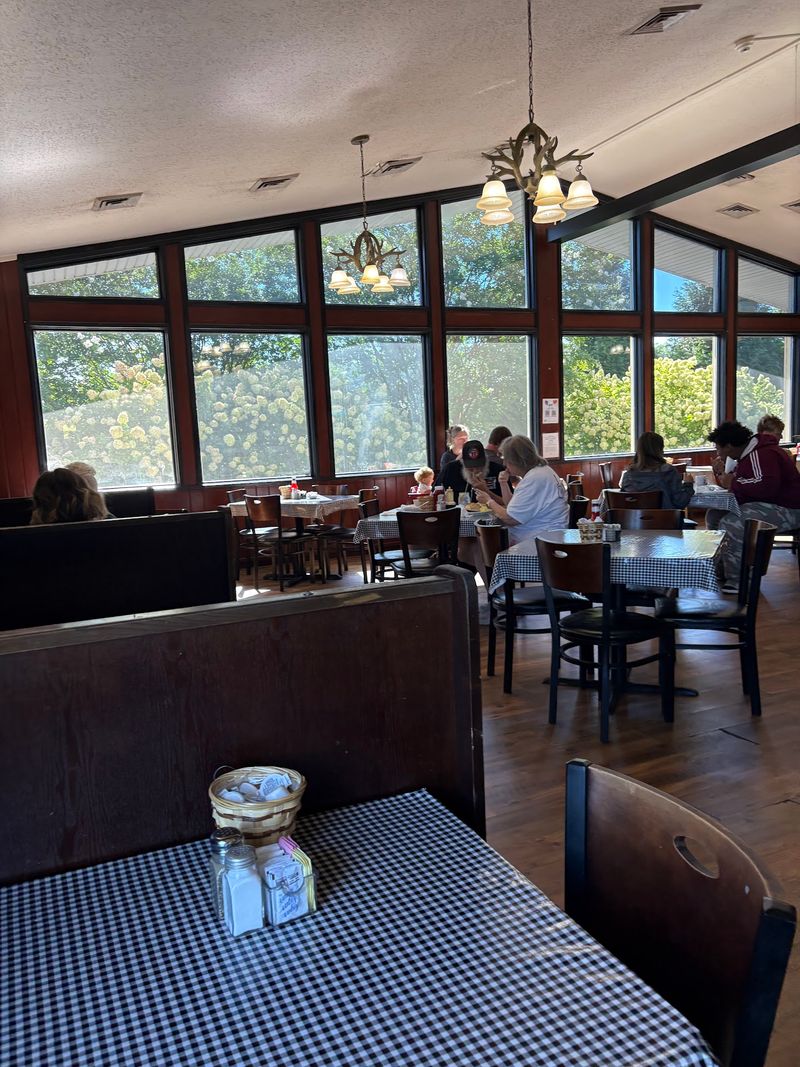 Seven-Day Hours Make The Cafe Easy To Work Into A Fall Day