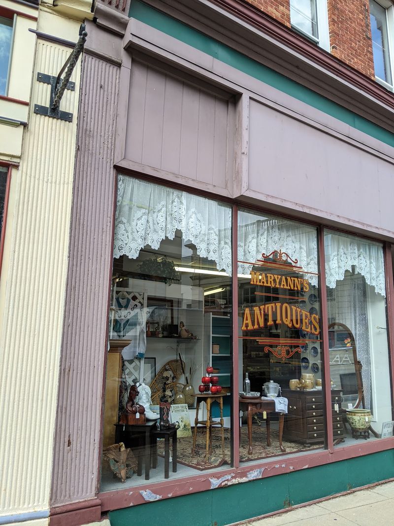 Maryann’s Antiques Gives Browsing A Slower Pace