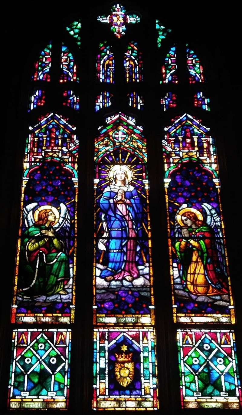 Vibrant stained glass light