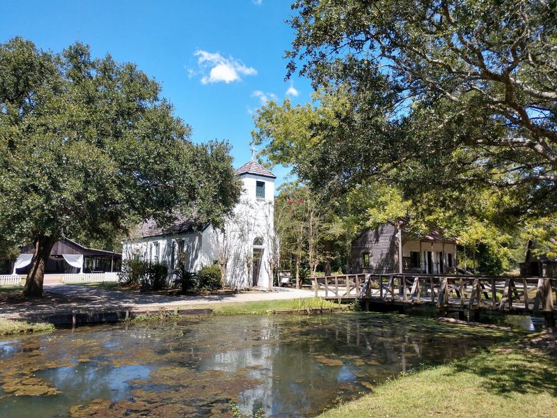 A stroll-friendly atmosphere for families and curious travelers