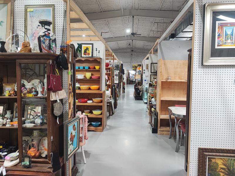 Antique City Mall Gives The Day A Big First Stop