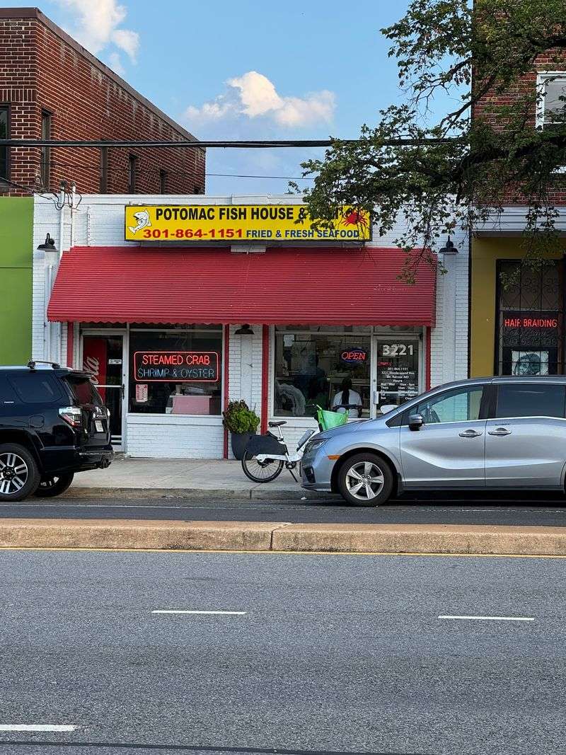 Potomac Fish House And Deli