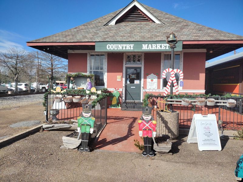 A Maker's Market On East Pine Street